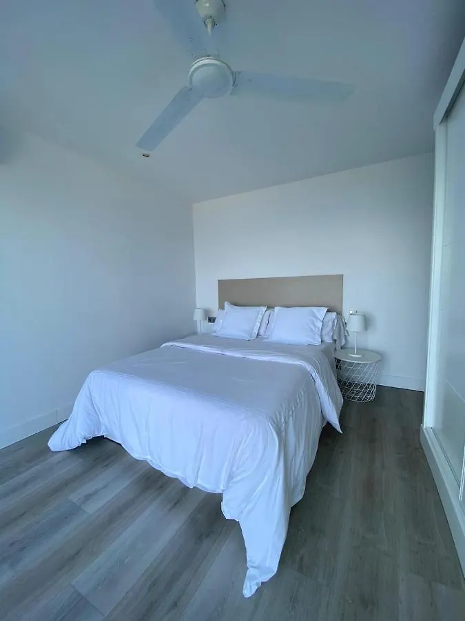 Carihuela Beach Apartamentos Torremolinos España